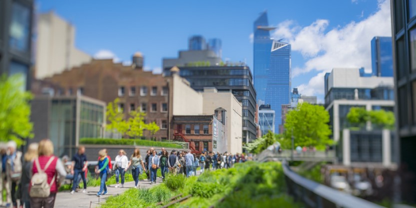 Commuters walking down the street of High Line Park