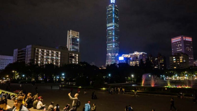 Night view of Taipei street